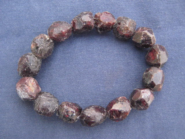 Amadandine Garnet bracelets strength and security 2008